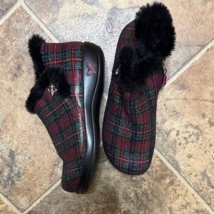 Mari Red green tartan plaid patent leather zip up ankle boots size 41w